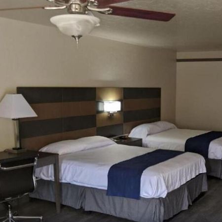 Atrium Inn Fort Stockton Exterior photo