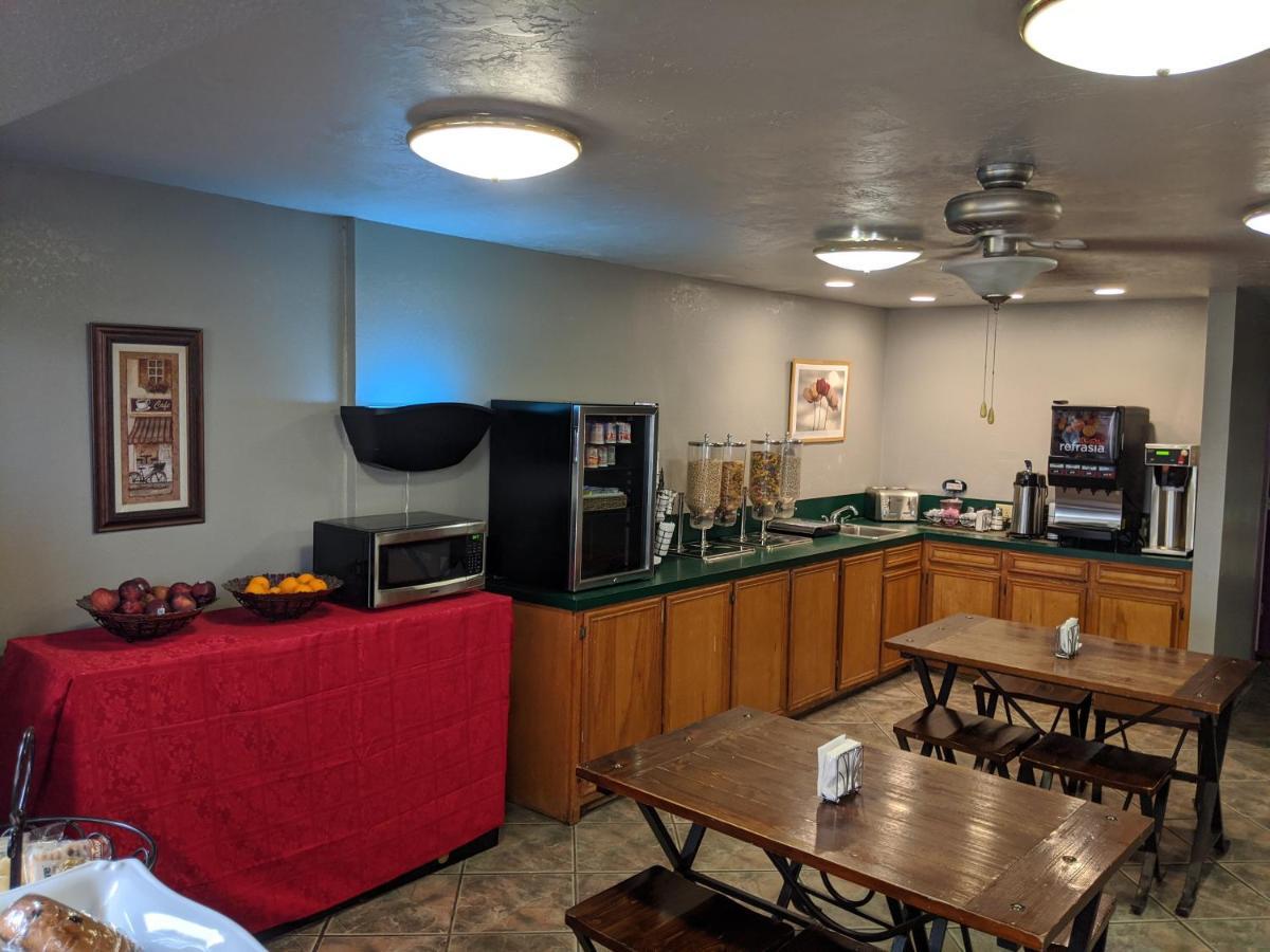 Atrium Inn Fort Stockton Exterior photo