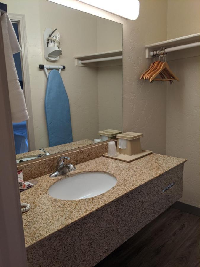 Atrium Inn Fort Stockton Exterior photo