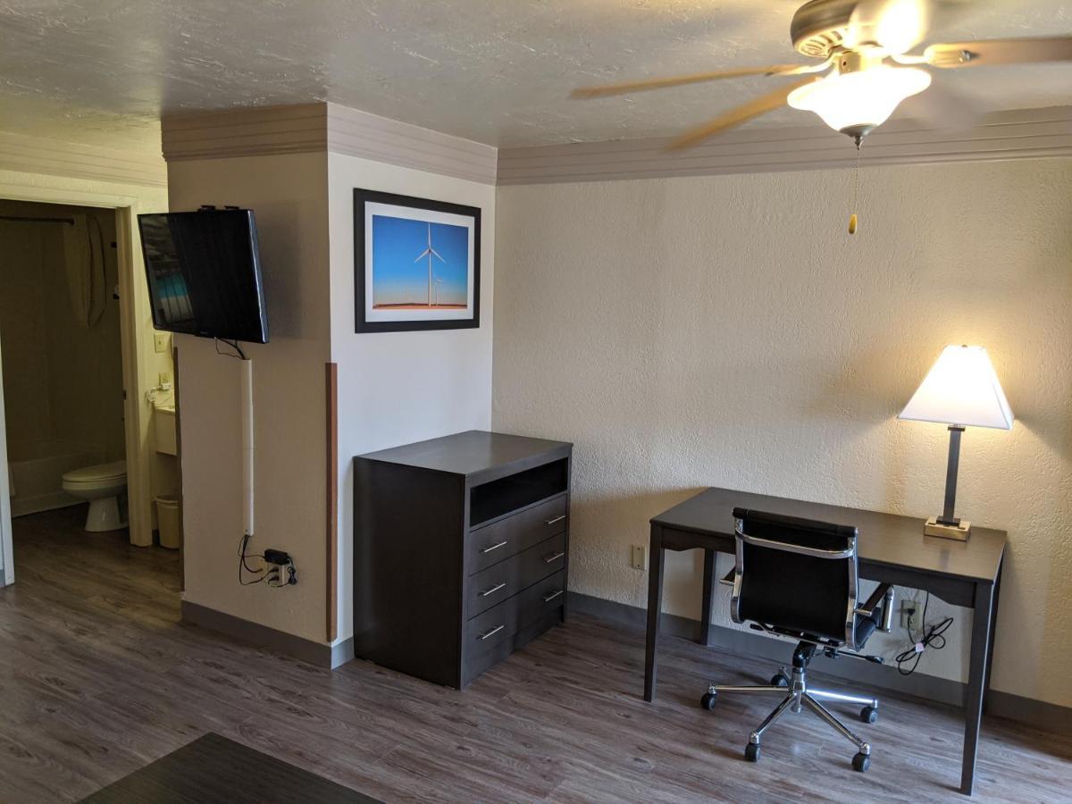 Atrium Inn Fort Stockton Exterior photo